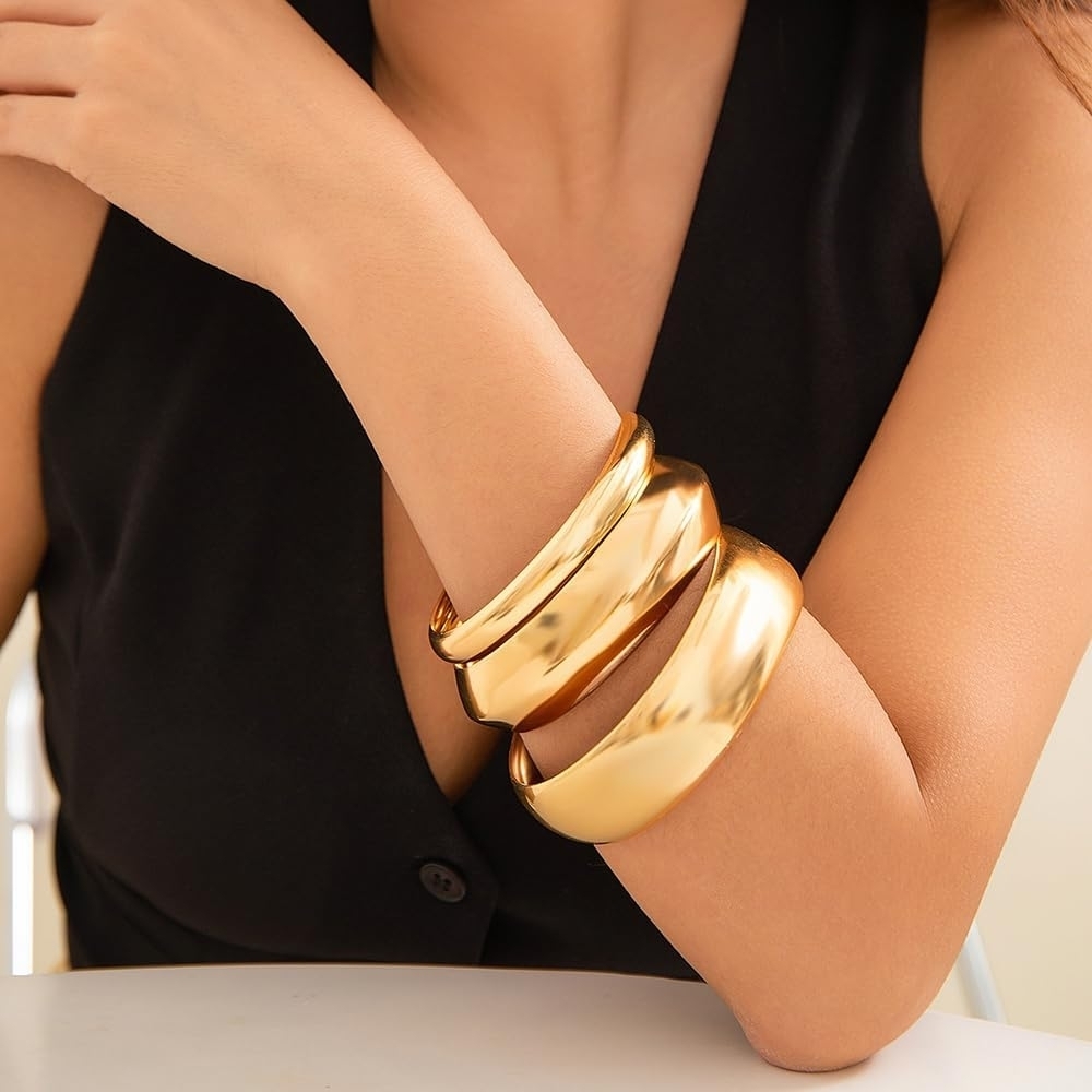 Affordable Fashion Finds Gold Bracelet Trio - Picture 2 of 4